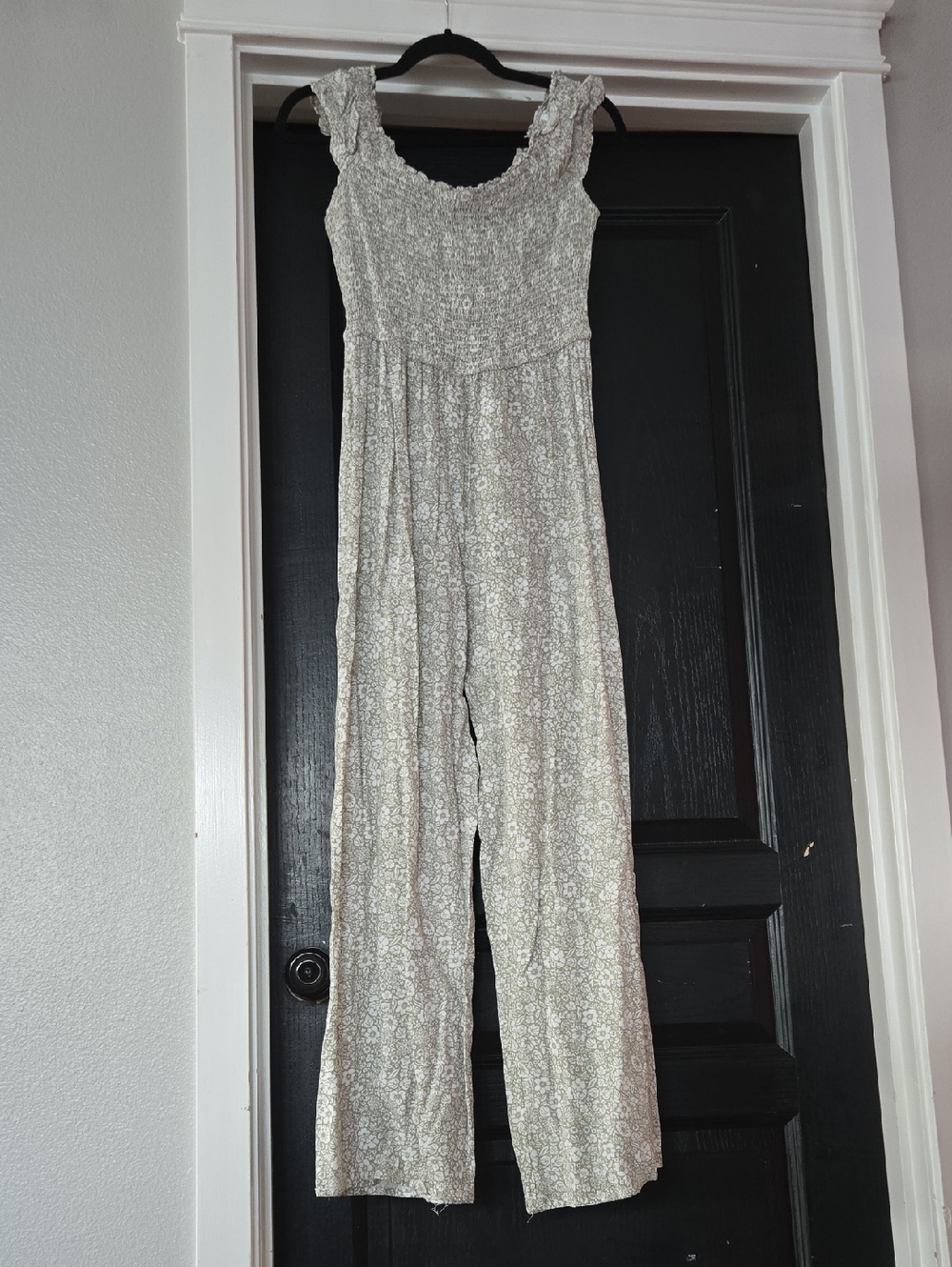 Jessica Simpson Smocked Green And White Floral Sleevless Jumpsuit Size Medium